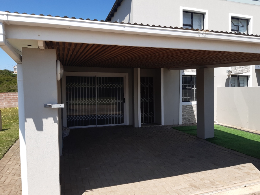 4 Bedroom Property for Sale in Paradise Beach Eastern Cape